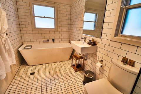 The Bronte Boutique Hotel - E Caravan Parks 11