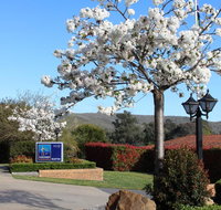 Hume Country Motor Inn - E Caravan Parks
