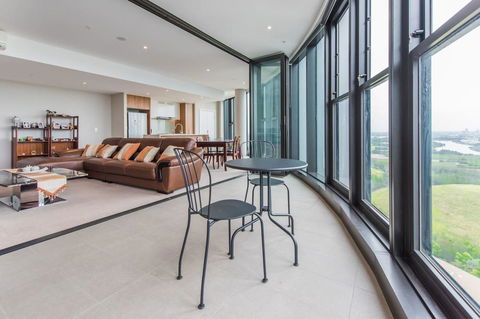 180Â° Water View Three Bedroom (wooden Furniture) - E Caravan Parks 7