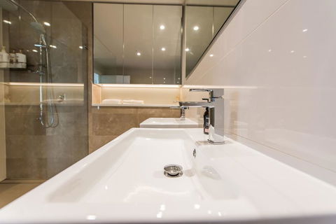 180Â° Water View Three Bedroom (wooden Furniture) - E Caravan Parks 17