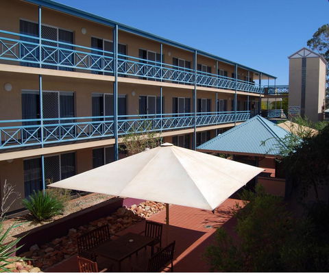Stay At Alice Springs Hotel - E Caravan Parks 11