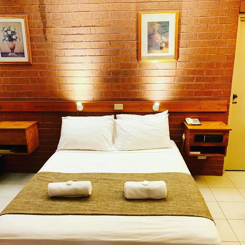 Pine Tree Motel - E Caravan Parks 18