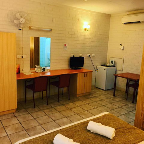 Pine Tree Motel - E Caravan Parks 20