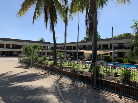 Pine Tree Motel - E Caravan Parks 2