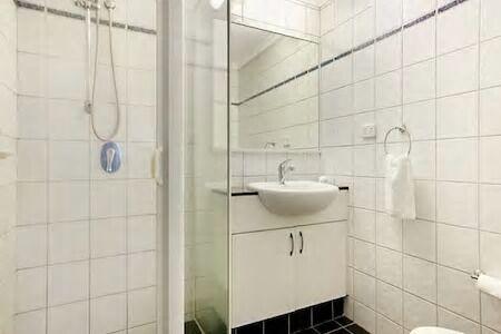 Central Studio, Darwin CBD Northern Territory - E Caravan Parks 9
