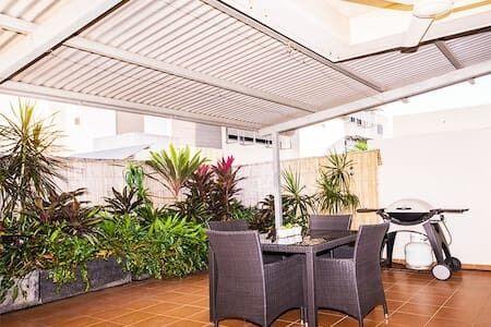 Central Studio, Darwin CBD Northern Territory - E Caravan Parks 10