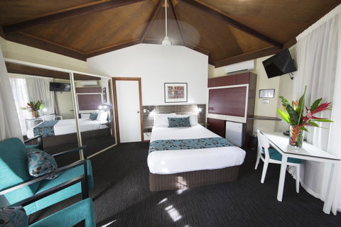 Palms City Resort - E Caravan Parks 36