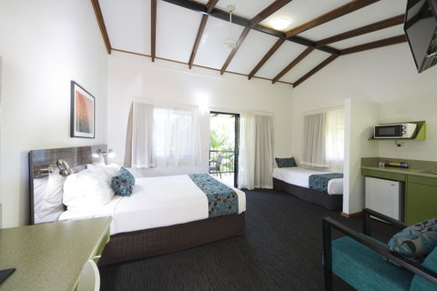 Palms City Resort - E Caravan Parks 5