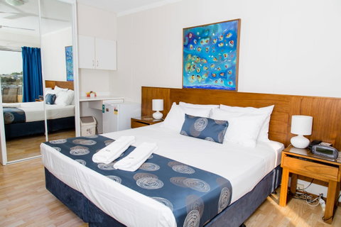 Cullen Bay Resorts - E Caravan Parks 7