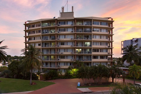 Cullen Bay Resorts - E Caravan Parks 12
