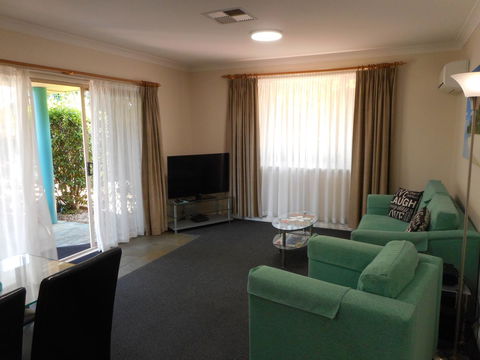Beaches Serviced Apartments - E Caravan Parks 27