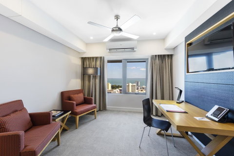Oaks Darwin Elan Hotel - E Caravan Parks 13