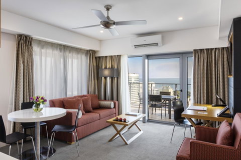 Oaks Darwin Elan Hotel - E Caravan Parks 16