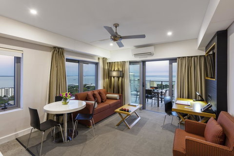 Oaks Darwin Elan Hotel - E Caravan Parks 2