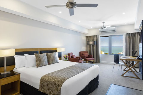Oaks Darwin Elan Hotel - E Caravan Parks 1