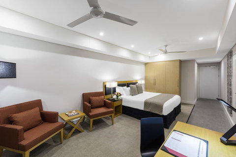 Oaks Darwin Elan Hotel - E Caravan Parks 11