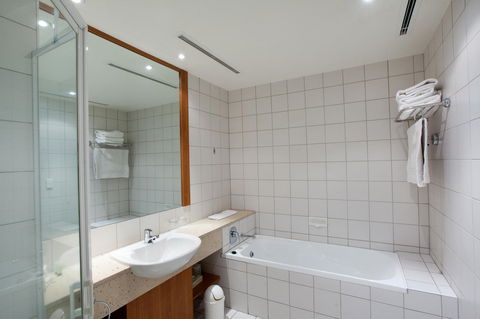 Mercure Alice Springs Resort - E Caravan Parks 25