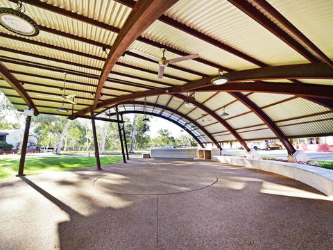 Mercure Alice Springs Resort - E Caravan Parks 8