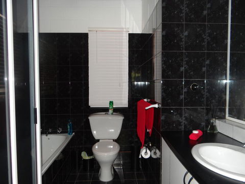 DARWIN'S SHADY ACRES RETREAT - E Caravan Parks 33