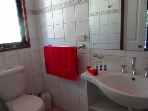 DARWIN'S SHADY ACRES RETREAT - E Caravan Parks 39