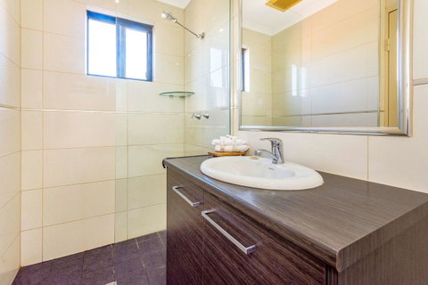 Quality Hotel Darwin Airport - E Caravan Parks 20