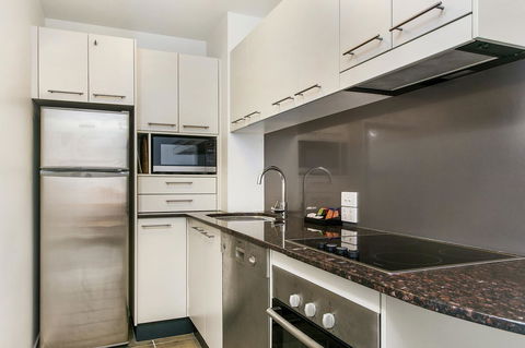 Lennox Holiday Apartments - E Caravan Parks 36