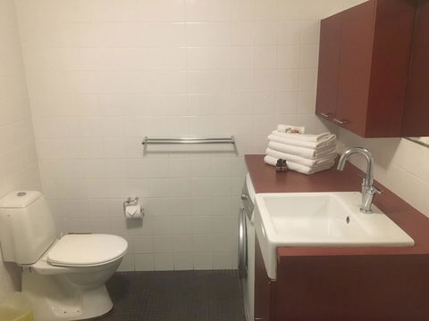 Lennox Holiday Apartments - E Caravan Parks 30