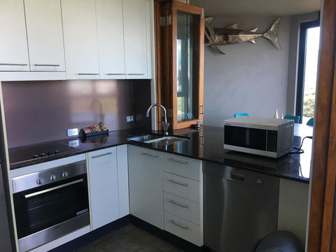 Lennox Holiday Apartments - E Caravan Parks 12
