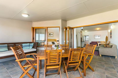 Lennox Holiday Apartments - E Caravan Parks 33