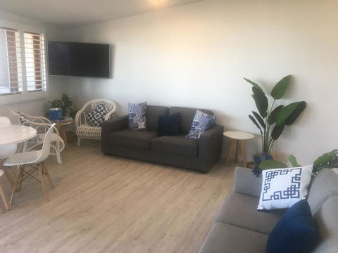 Lennox Holiday Apartments - E Caravan Parks 24