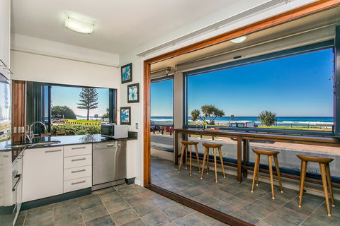 Lennox Holiday Apartments - E Caravan Parks 13