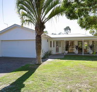Bonito' 26 Bonito Street - pet friendly housewith aircon - E Caravan Parks