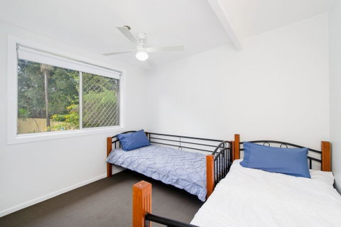 BONNY BEACH HOUSE - Holiday Accomodation With Pool - E Caravan Parks 3