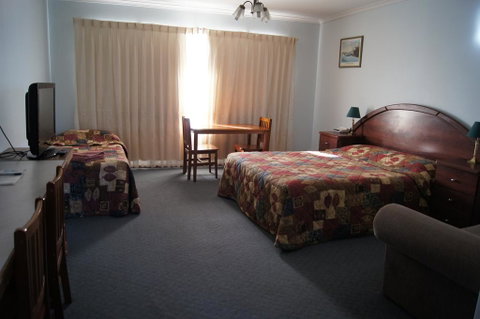 Bordertown Dukes Motorinn - E Caravan Parks 1