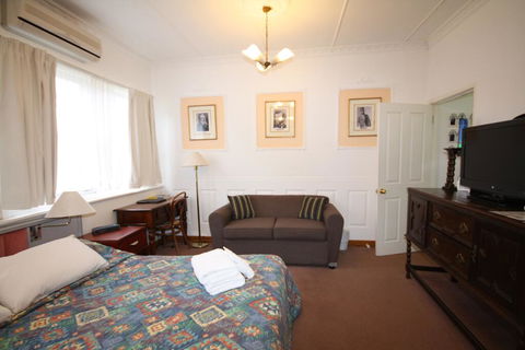 Bourke Riverside Motel - E Caravan Parks 1