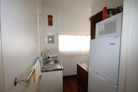 Bourke Riverside Motel - E Caravan Parks 3