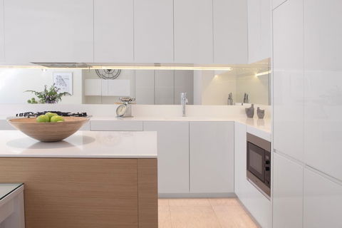 Boutique Stays - The Residence, Brighton Luxury Apartment - E Caravan Parks 3