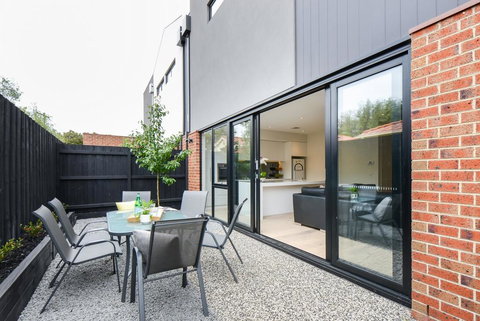 Boutique Stays-Murrumbeena Place 1 - E Caravan Parks 3