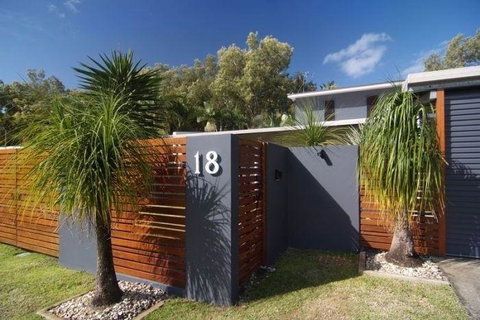 Bramston Beach - Luxury Holiday House - E Caravan Parks 2