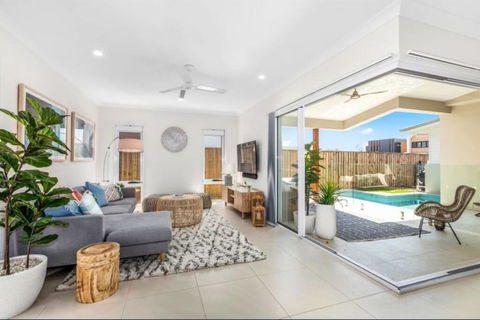 Brand New PRIZE HOME 50m Path To Beach - E Caravan Parks 0