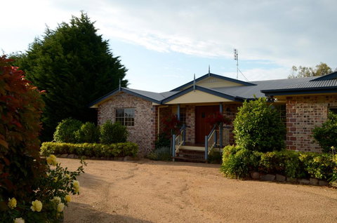 Brick Creek House - E Caravan Parks 0