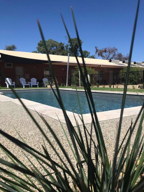 Bridge Motor Inn Tocumwal - E Caravan Parks 3