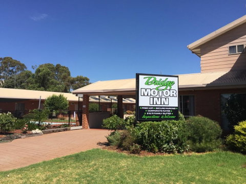Bridge Motor Inn Tocumwal - E Caravan Parks 0