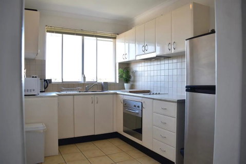 BRIGHT And Airy TOP FLOOR Apartment With FAB Views - E Caravan Parks 2