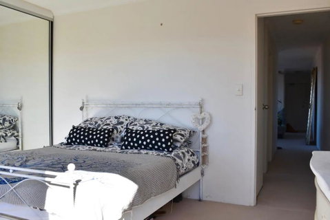 BRIGHT And Airy TOP FLOOR Apartment With FAB Views - E Caravan Parks 3