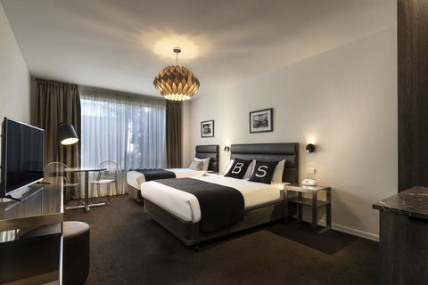 Brighton Savoy Hotel - E Caravan Parks 3
