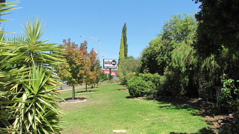 Bristol Hill Motor Inn & Peppa's Licensed Restaurant - E Caravan Parks 2