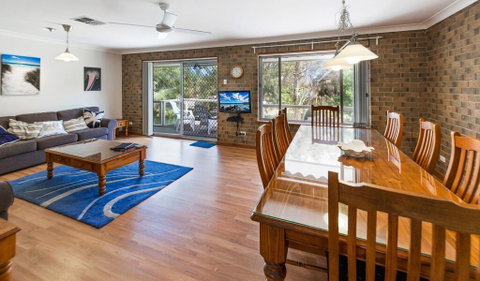 Broadbeach Retreat - 32 Broadbeach Drive - E Caravan Parks 3