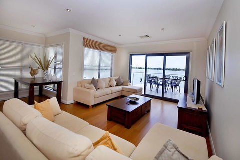 Brookwater- Waterfront On Lake Mulwala - E Caravan Parks 1