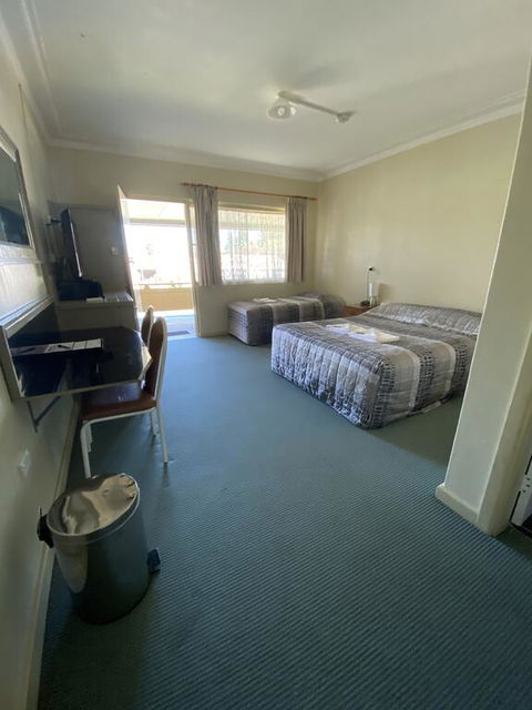 Bucketts Way Motel Gloucester - E Caravan Parks 1